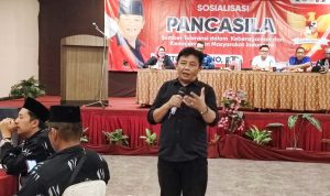 Guntur Wahono memaparkan gagasannya tentang koperasi dalam sosialisasi Pancasila mengundang persatuan perangkat desa Indonesia Kabupaten Blitar Guntur Wahono Mantapkan Pembentukan Koperasi Merah Putih, Kunci Kesejahteraan di Desa