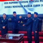 Raperda RPJMD Kota Blitar 2025–2029 Disetujui Jadi Perda, Ketua DPRD Harap Pembangunan Pemerintah Berprogres Lebih Baik Tiap Tahun