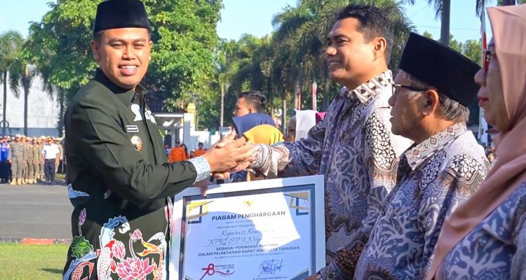 Koperasi Berprestasi Kota Blitar Diganjar Penghargaan Walikota Mas Ibin di Upacara Harkop ke-78