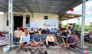 Dosen dan Mahasiswa Universitas Palangka Raya sosialisasi ke warga tentang penggunaan teknologi dalam pertanian Kampus UPR Hadir di Tengah Petani, Bawa Solusi Inovatif Atasi Limbah Buah Naga