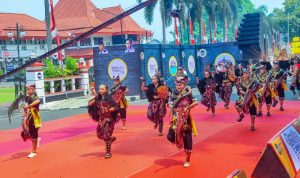 Kesenian jaranan khas Blitar beratraksi di BEN Carnival 2025 Mas Ibin Pimpin Perayaan Budaya Nusantara di BEN Carnival 2025, Blitar Makin Moncer di Kancah Nasional