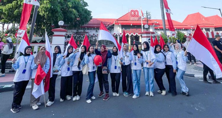 Mahasiswa KKN Unisba Jadi Motor Penggerak Semarak Kemerdekaan di CFD Blitar