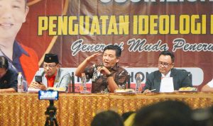 Guntur Wahono saat membuka sosialisasi Pancasila kepada PAC Kanigoro Talun dan Garum Minggu 26 10 2025 Guntur Wahono: Kader PDI Perjuangan Blitar Harus Menjiwai Pancasila dalam Sikap dan Perilaku