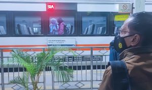 Stasiun Kertanegara relasi Malang Purwokerto saat berhenti di stasiun Purwokerto Jawa Tengah Review Naik Kereta Api Kertanegara Blitar–Purwokerto, Seberapa Nyaman?
