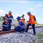 Periksa Rel Hadapi Musim Hujan, KAI Daop 7 Madiun Pastikan Jalur Aman untuk Perjalanan KA