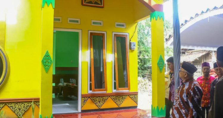 Bupati Rijanto Apresiasi Pemuda Shiddiqiyyah: Kolaborasi Nyata Bangun Rumah untuk Warga Miskin di Blitar