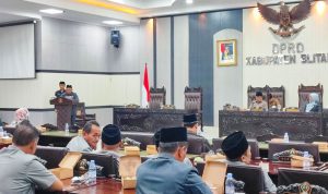 Bupati Blitar Rijanto memberikan jawaban atas masukan fraksi di pandangan umum atas Raperda APBD 2026 Tanggapi Masukan Fraksi DPRD, Bupati Rijanto: Efisiensi APBD 2026 Harus Tetap Berdampak bagi Kesejahteraan Masyarakat Blitar