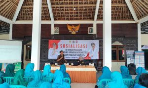 Ibu-ibu PKK mengikuti sosialisasi Gempur Rokok Ilegal digelar Satpol PP dan Damkar Kabupaten Blitar di Desa Tembalang Kecamatan Wlingi Selasa 24 6 2025 Tak Merokok Tapi Jadi Kunci: Ibu-ibu PKK Kabupaten Blitar Dilatih Deteksi Rokok Ilegal, Ini Penjelasan Satpol PP