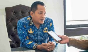 Kabid Latprotrans Disnaker Kabupaten Blitar Latip Usman saat diwawancarai Senin 17 11 2025 Disnaker Kabupaten Blitar Pastikan Pelatihan Kerja DBHCHT Tetap Berjalan di 2026, Disesuaikan Dukung Program Nasional