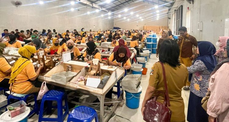 BLT DBHCHT Buat Lingkungan Kerja Industri Rokok di Kabupaten Blitar Semakin Sehat dan Berdaya