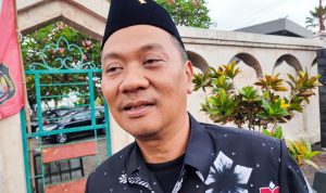 Ketua DPRD Kota Blitar dr Syahrul Alim diwawancarai usai peringatan 70 tahun KAA di Perpusatakaan Bung Karno Sabtu 1 11 2025 Agar Wisatawan Menginap, Ketua DPRD Kota Blitar Usul Pembenahan Wisata Makam Bung Karno
