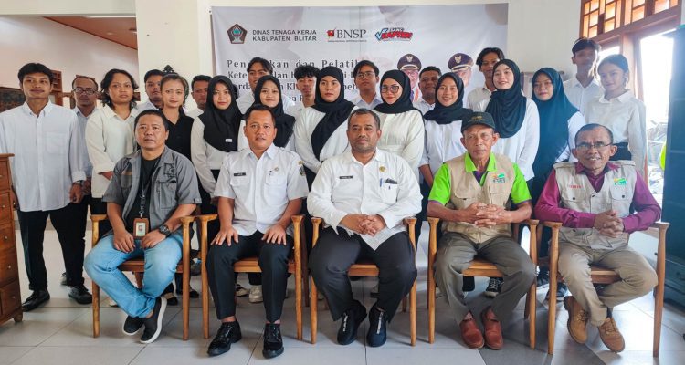 Tak Hanya Siap Kerja, Pelatihan Disnaker Kabupaten Blitar juga Dibekali Skill Pemuda Buka Usaha Sendiri Didanai DBHCHT