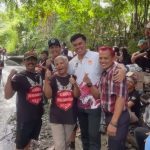 Weekend Mas Ibin, Turun ke Sungai Pimpin Aksi Bersih-Bersih Sampah di Sungai Lahar Blitar