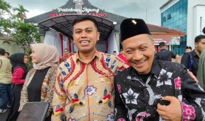 Wali Kota Blitar Mas Ibin (batik coklat) dan Ketua DPRD dr Syahrul (batik hitam) usai mengantarkan Megawati Soekarnoputri ziarah makam Bung Karno di peringatan 70 Tahun KAA Blitar Perkuat Magnet Wisata Bung Karno Usai Peringatan KAA, Wali Kota Mas Ibin dan Ketua DPRD dr Syahrul Satu Suara