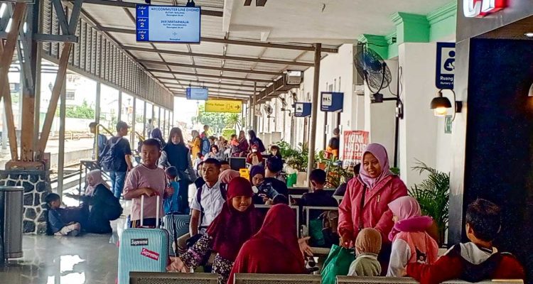 Nataru: Rute Blitar Hingga Jakarta Jadi Favorit, KA Kahuripan Tembus Okupansi di Atas 130 Persen