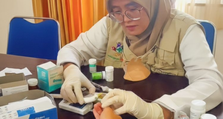 Strip Tes Kolesterol & Asam Urat Dianggarkan DBHCHT, Masyarakat Blitar Bisa Cek Kesehatan Gratis di Puskesmas