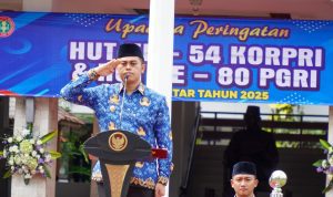 Wali Kota Blitar Syauqul Muhibbin memimpin upacara HUT Korpri 54 dan HUT PGRI 80 tahun 2025 HUT Korpri dan PGRI, Mas Ibin Dorong ASN Blitar Melek Teknologi untuk Transformasi Digital Layanan Publik