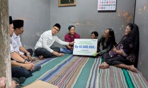 Wali Kota Blitar Mas Ibin saat mengunjungi keluarga penerima santunan BPJS Ketenagakerjaan dari premi yang dibayarkan Pemkot Blitar Pekerja Rentan Blitar Diasuransikan Pemkot, Santunan Kematian Bisa Tembus Rp174 Juta