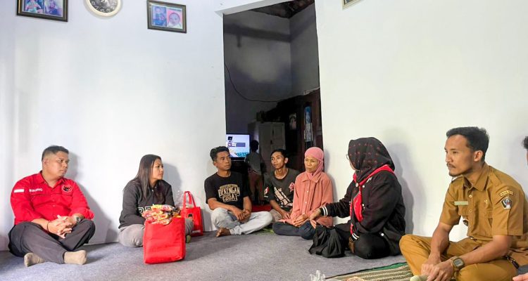 Ada Korban Meninggal Tanah Longsor, PDI Perjuangan Kabupaten Blitar Cepat Bantu Keluarga Korban di Desa Ngadirenggo