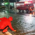 Hujan Deras Semalaman, Pemkot Blitar Gerak Cepat Cegah Genangan Temukan Drainase Tersumbat Sampah