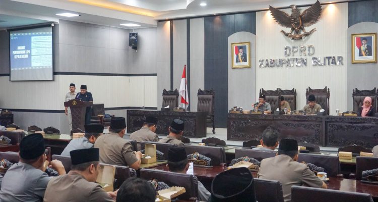Rapat Paripurna DPRD Kabupaten Blitar LKPj Bupati TA 2025, Wabup Beky Sampaikan Kinerja Pembangunan Lampaui Target