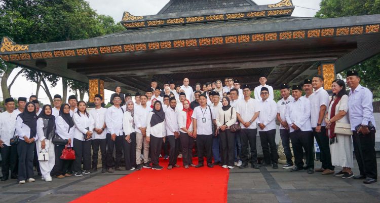 PDI Perjuangan Kabupaten Blitar Total Kawal Megawati, Guntur Wahono: Ziarah Bung Karno Tradisi Wajib Kader Banteng