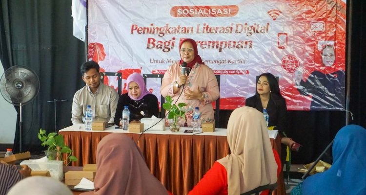 Bersama KPI Blitar Raya, Erma Susanti Ajak Perempuan Gunakan Media Sosial untuk Advokasi