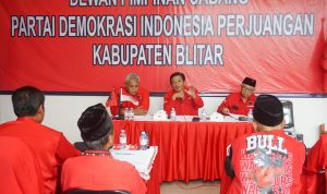 Ketua DPC PDI Perjuangan Kabupaten Blitar Guntur Wahono buka rapat koordinasi 3 pilar didampingi Bupati Rijanto (kanan) representasi pimpinan eksekutif dan Sugeng Suroso (kiri) representasi legislatif DPRD Rapat Tiga Pilar PDI Perjuangan, Guntur Wahono Dorong Realisasi Program Pro Rakyat di Kabupaten Blitar