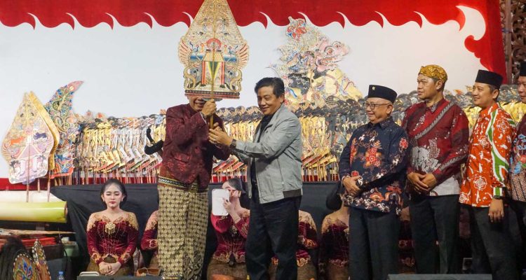 Wayang Kulit Wahyu Pancasila Meriahkan Bulan Bung Karno di Desa Kaweron Blitar, Guntur Wahono Apresiasi Gotong Royong Warga