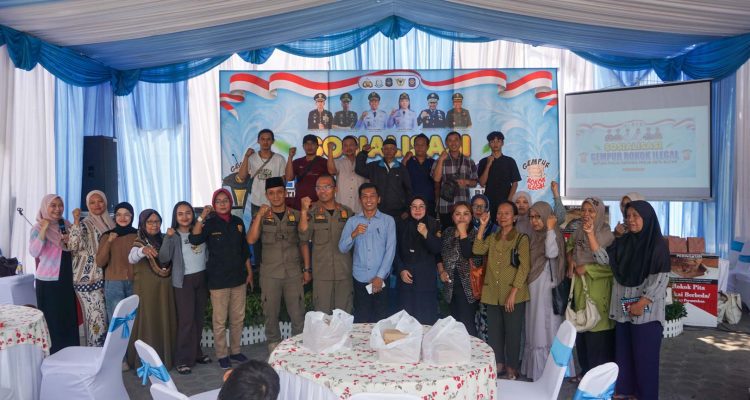 Satpol PP Kota Blitar Sosialisasikan Ciri Rokok Ilegal ke PKL, Dari Rokok Polos hingga Pita Cukai Bekas