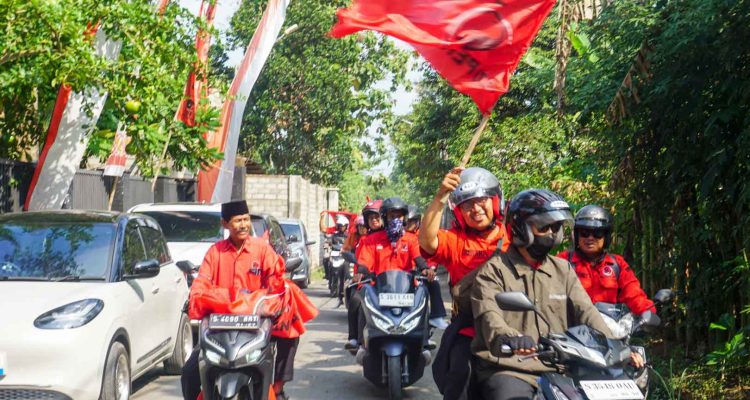 Naik Motor dari Jombang ke Blitar, Guntur Wahono Sambut Ratusan Kader PDI Perjuangan untuk Haul Bung Karno Bersama