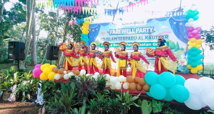 Belajar Peduli Lewat Aksi Nyata, SDIT Al-Kautsar Kebonduren-Blitar Padukan Farewell Party dengan Pengobatan Gratis Bersama Laskar Peduli Kasih
