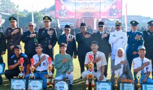 Ketua DPRD Kabupaten Blitar Supriadi (dasi kemeja merah) bersama Forkopimda dan masyarakat memperingati Hari Bhayangkara 2026 di Alun-Alun Kanigoro Ketua DPRD Blitar Ajak Perkuat Kolaborasi dengan Polri demi Kabupaten yang Aman dan Sejahtera