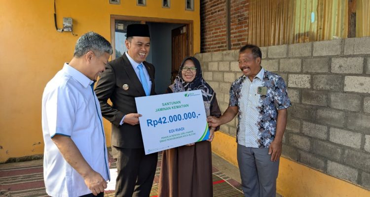 Pemkot Blitar Perkuat Perlindungan Pekerja Rentan, Ahli Waris Juru Parkir Terima Santunan Rp42 Juta