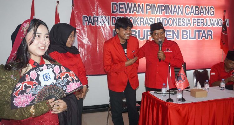 Tiga Desainer Blitar Lolos Fatmawati Trophy Jawa Timur, Haji Basori: PDI Perjuangan Dukung Anak Muda Kreatif dan Berjiwa Bisnis