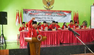 Ketua DPC PDI Perjuangan Kabupaten Blitar Guntur Wahono berikan arahan awal pada Musyawarah Ranting PDI Perjuangan Kecamatan Talun Sabtu 15-8-2026 Musran PDI Perjuangan Kabupaten Blitar, Guntur Wahono Beberkan Kunci Hadapi Medan Politik Ekstrem