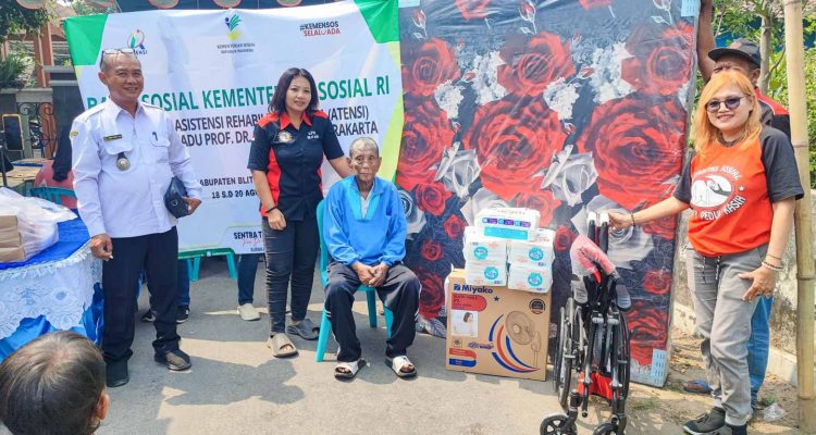 Laskar Peduli Kasih Dampingi Lansia di Blitar, Bantuan Usaha hingga Aksesibilitas Disalurkan dari Program Atensi Kemensos