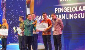 Walikota Blitar Mas Ibin menerima penghargaan lingkungan hidup dari Menteri Dalam Negeri Tito Karnavian di Bali Jumat 28-8-2026 Lingkungan Hidup dan Pendidikan Kota Blitar Diakui Nasional, Mas Ibin Terima Penghargaan dari Mendagri