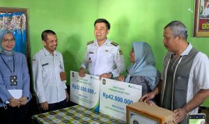 Dari Guru Ngaji hingga Marbot, Mas Ibin Datangi Rumah Pekerja Rentan Penerima Santunan BPJS Kota Blitar