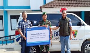Gandeng Batalyon Infanteri TP 934/SBY, BRI Branch Office Pacitan Salurkan CSR Ambulance Gratis untuk Warga