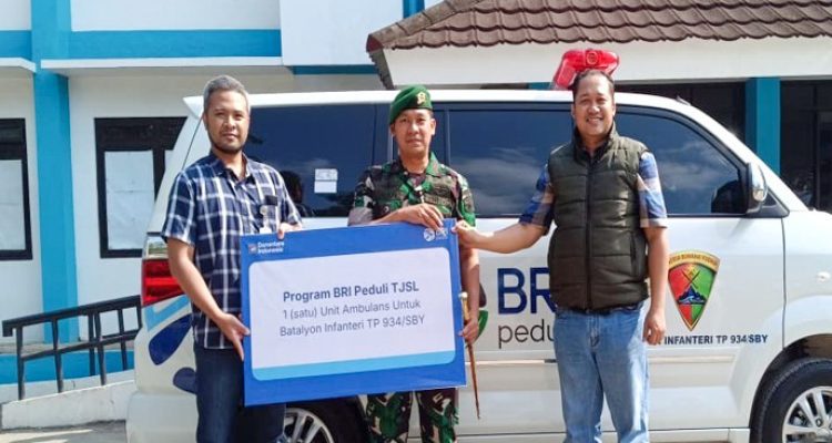 Gandeng Batalyon Infanteri TP 934/SBY, BRI Branch Office Pacitan Salurkan CSR Ambulance Gratis untuk Warga