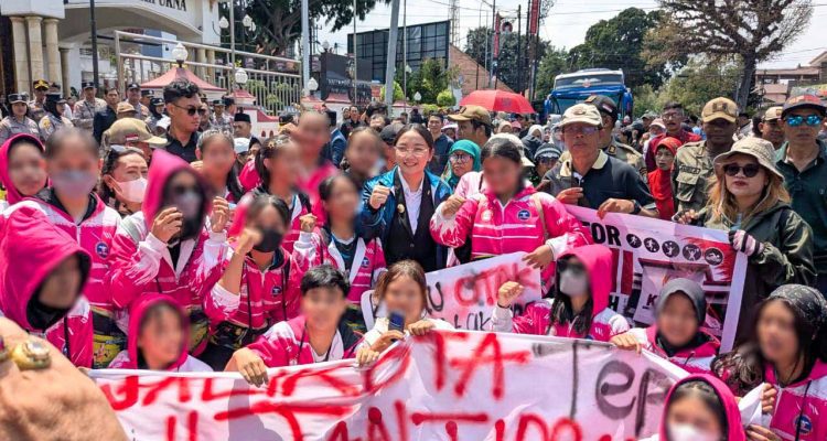 Ironi Demo KONI Kota Blitar, Wawali Elim Panggil Atlet Pelajar Maju Saat Orasi Demi Tuntutan Hibah