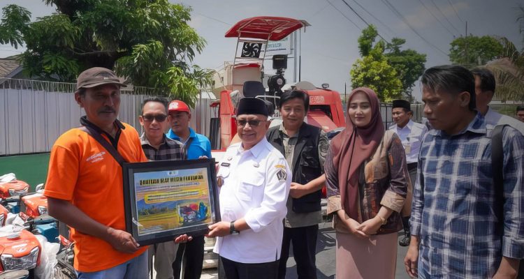 Antisipasi Kekeringan, DPRD Kabupaten Blitar Dukung Penyaluran Alsintan bagi Kelompok Tani