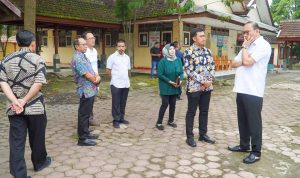 Mas Ibin Dampingi Sekjen Kemensos Rubben Rico Gedung SMPN 6 Kota Blitar Ditinjau untuk Lokasi Sementara Sekolah Rakyat