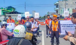 Railfans Blitar Bantu Ingatkan Hati Hati di Jalan Perlintasan Sebidang di Momen Harkitnas 2025 Harkitnas, KAI Blitar Bangkitkan Kesadaran Lintasan Sebidang