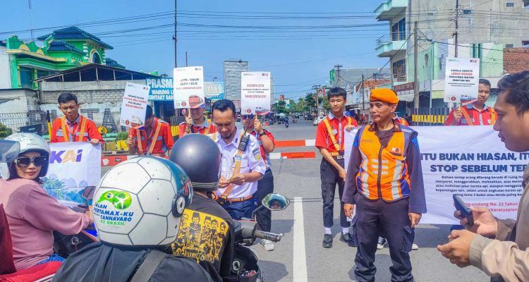 Harkitnas, KAI Blitar Bangkitkan Kesadaran Lintasan Sebidang