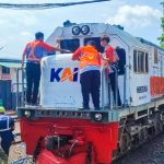 Railfans Cuci Kereta Api, Hormat Pahlawan Transportasi
