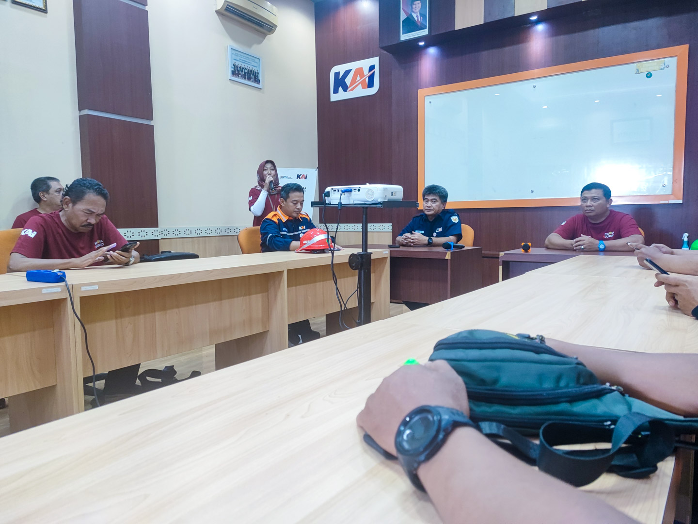 Media Journey Daop 7 Madiun mendapatkan pemaparan dari Depo Purwokerto