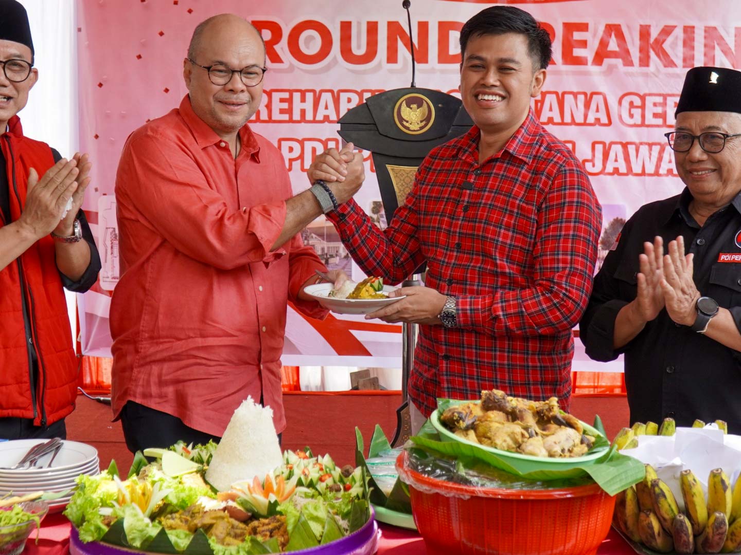 Mas Ibin potong tumpeng renovasi Istana Gebang Blitar 2025