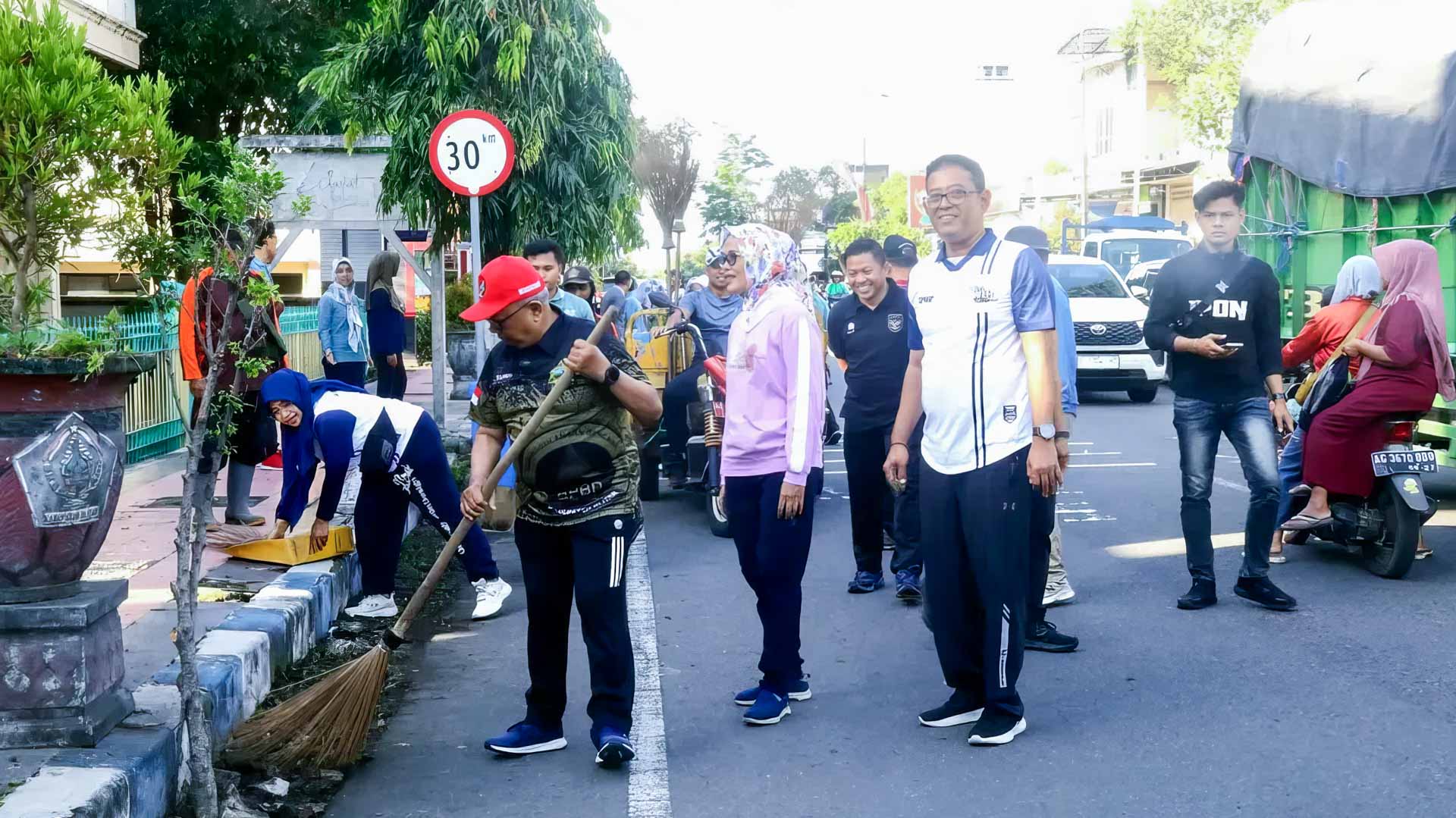 Bupati Rijanto Ajak Warga Jadikan ASRI Gaya Hidup, Blitar Bersih Dimulai dari Kerja Bakti